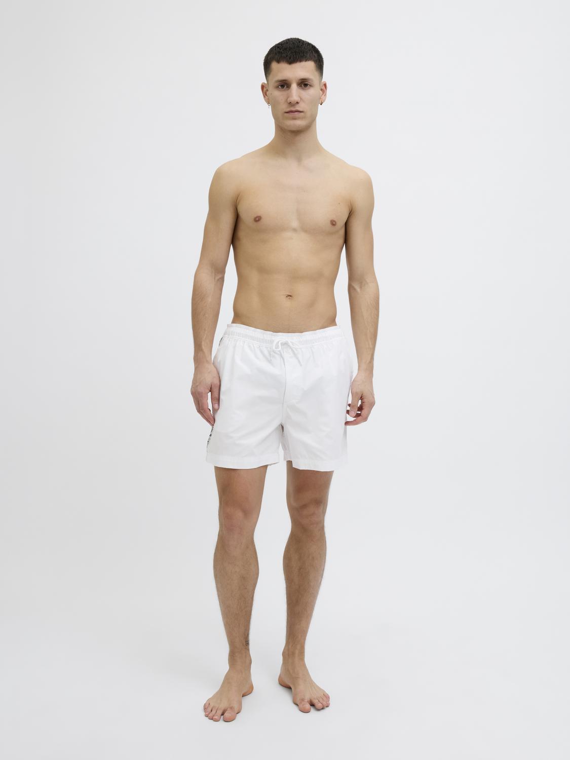 model_shot-front_full