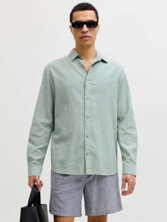 model_shot-front