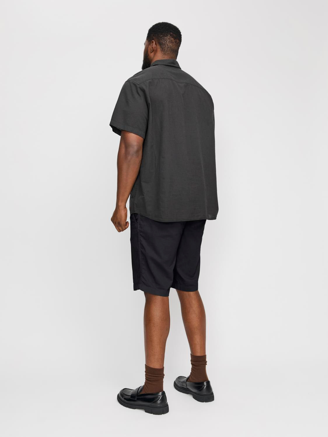 model_shot-back
