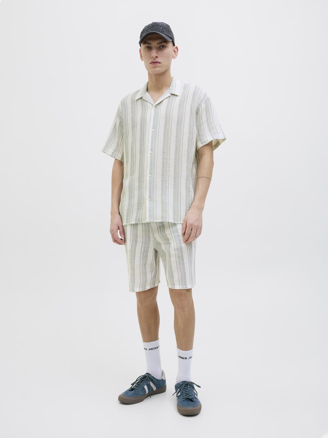 model_shot-front_full
