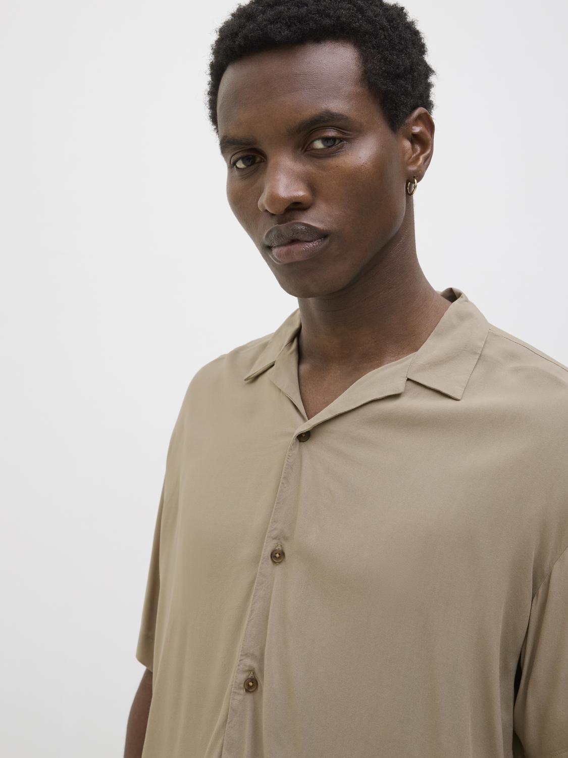 model_shot-creative
