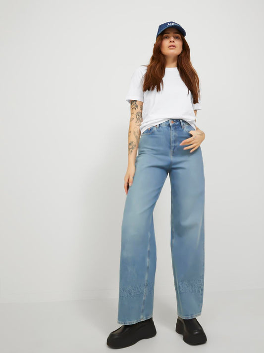 model_shot-front_full