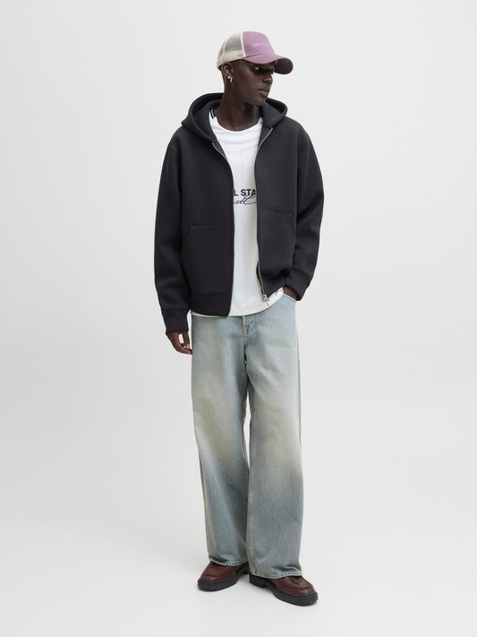 model_shot-front_full