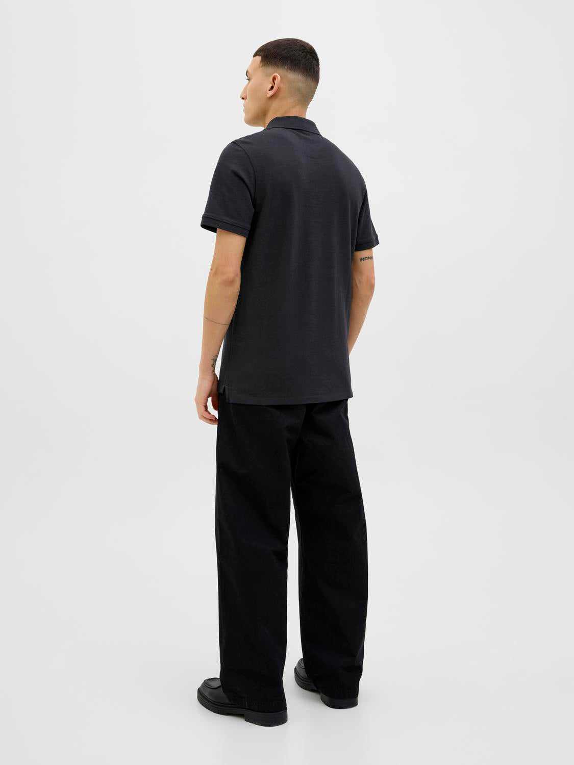 model_shot-back