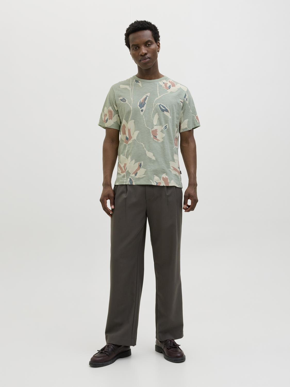 model_shot-front_full