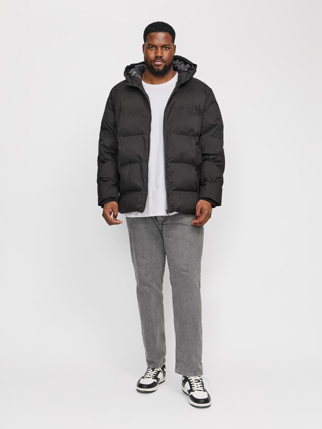 model_shot-front_full