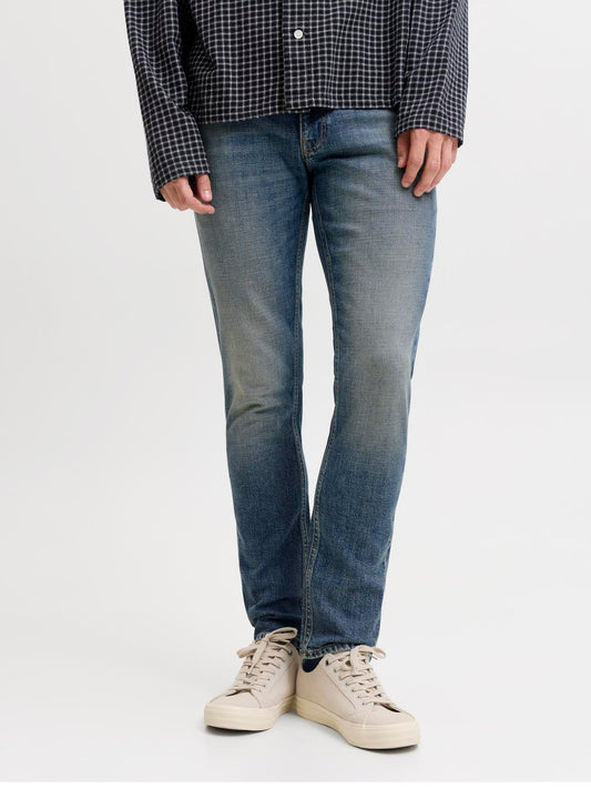 model_shot-front