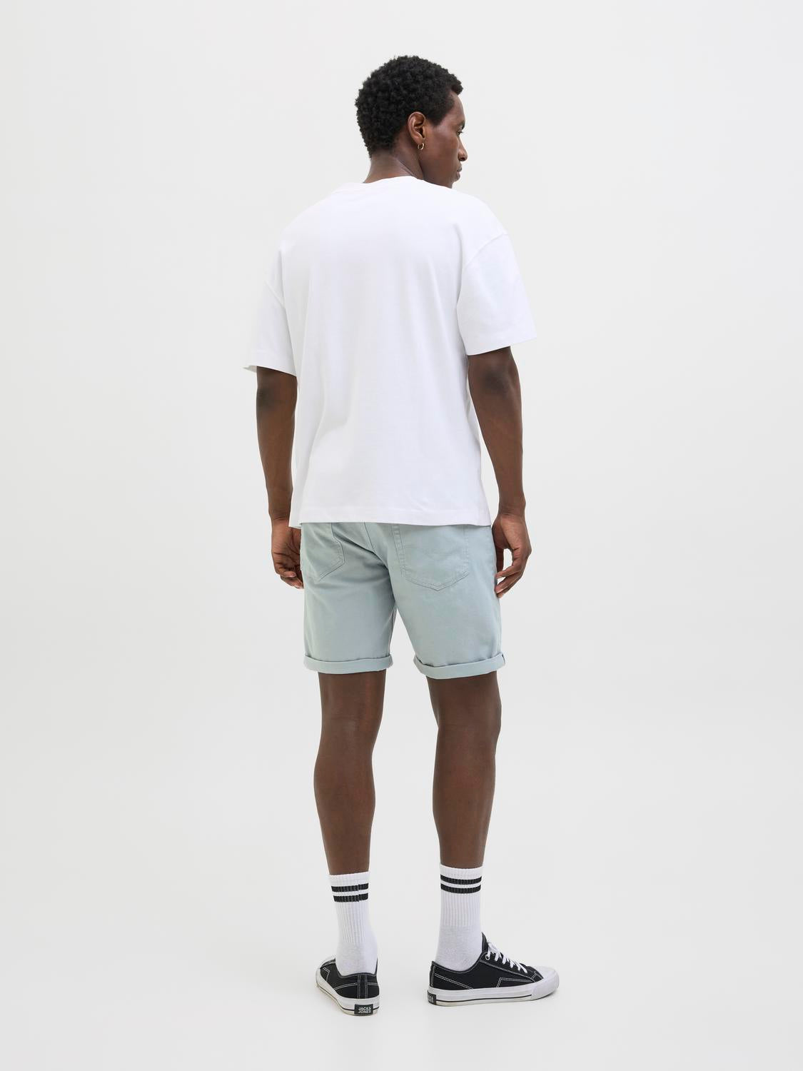 model_shot-back