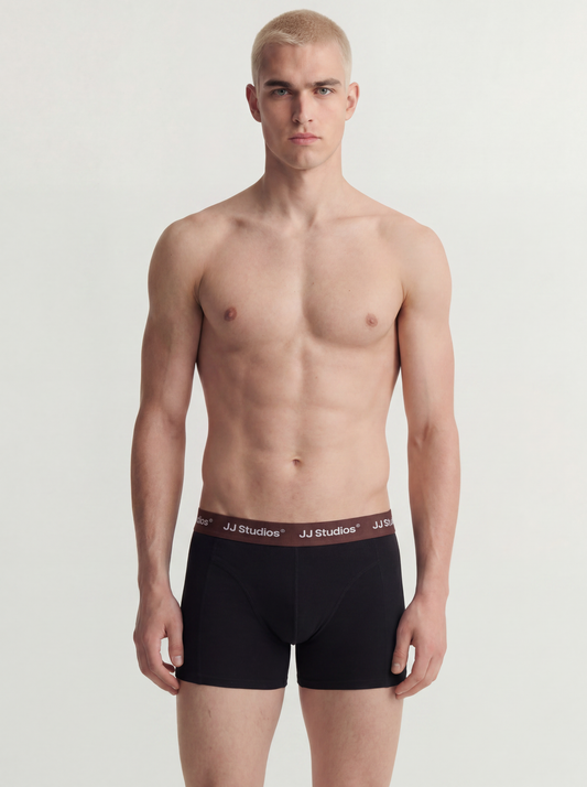 model_shot-front