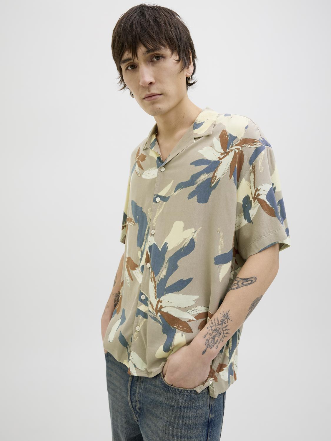 model_shot-creative
