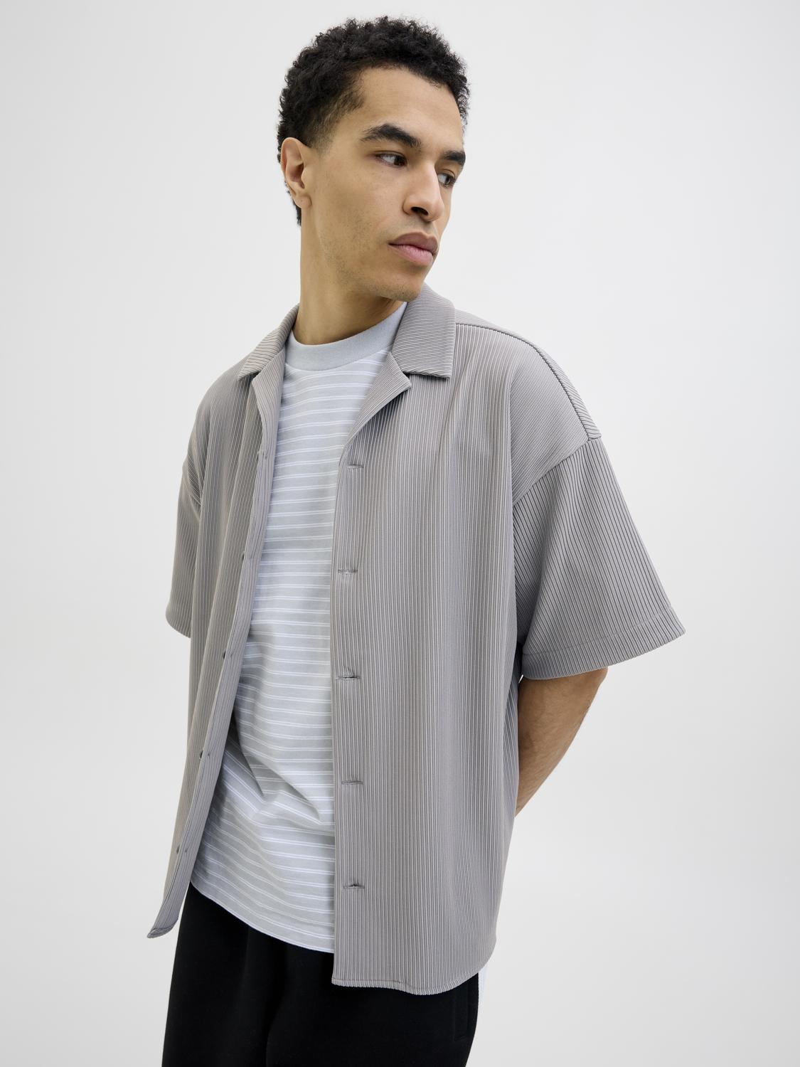 model_shot-creative