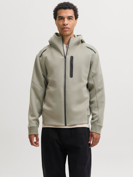 model_shot-front