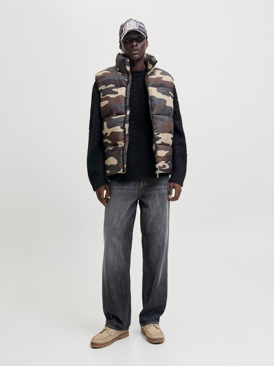 model_shot-front_full