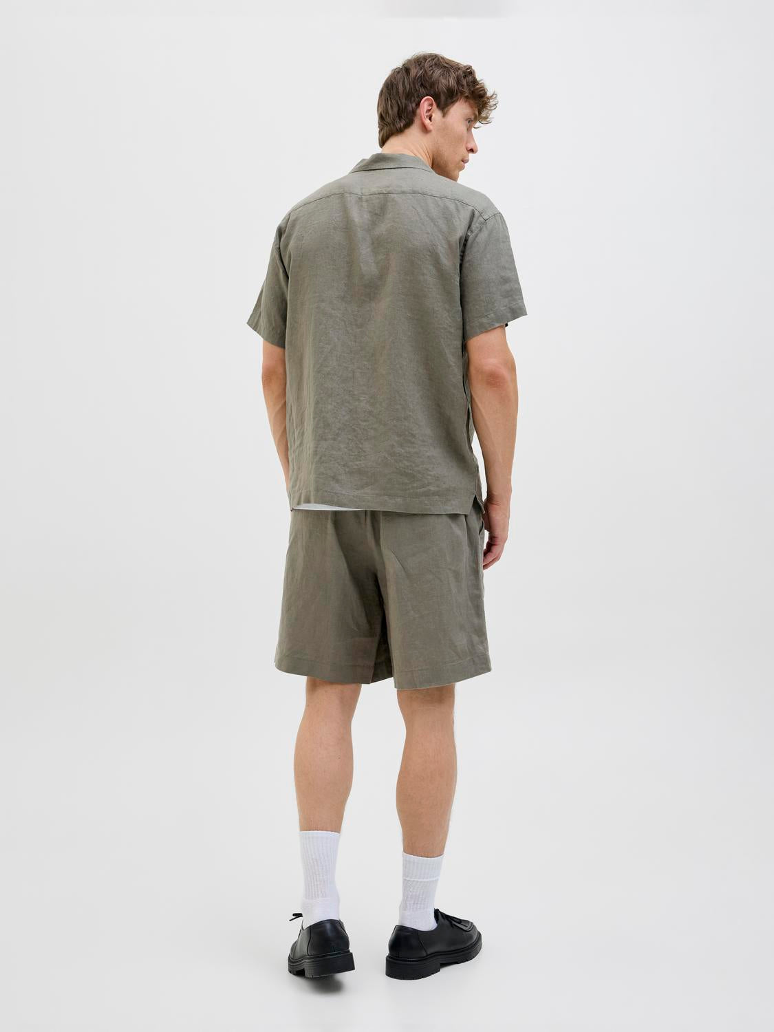 model_shot-back