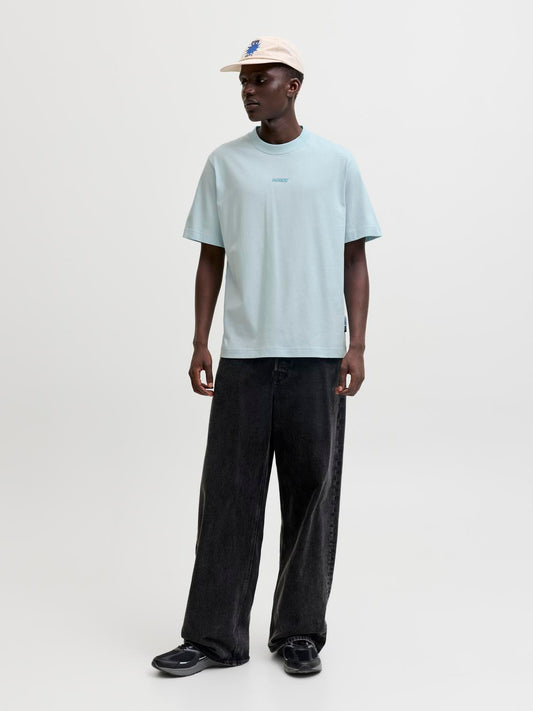 model_shot-front_full