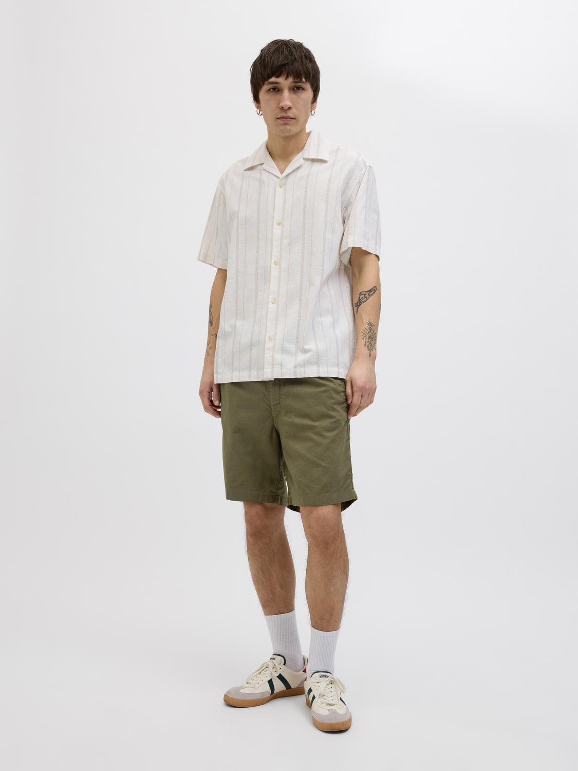 model_shot-front_full