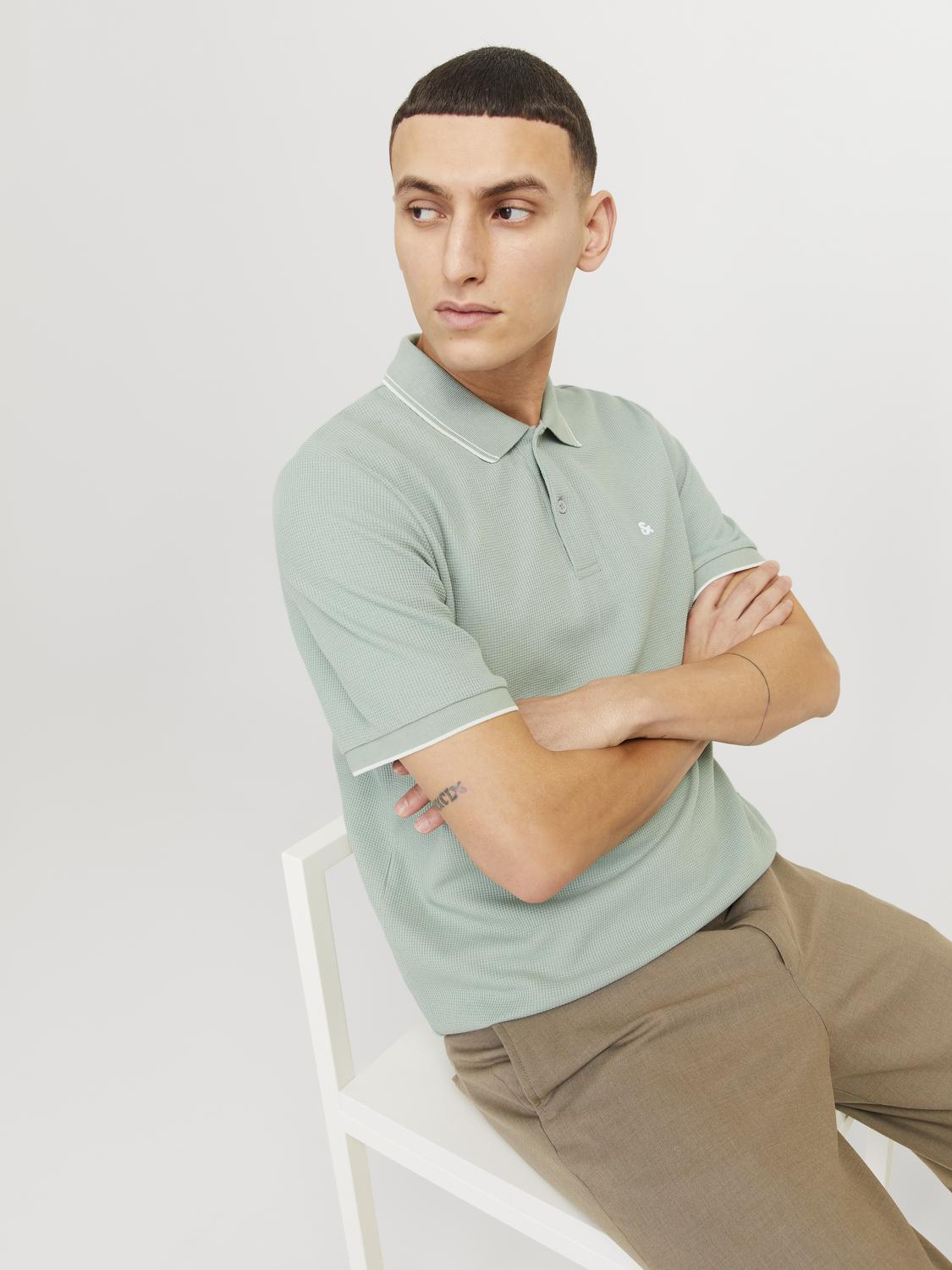 model_shot-creative