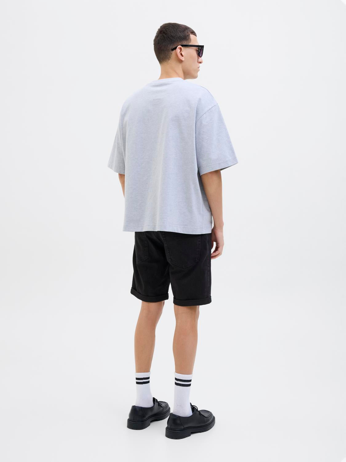 model_shot-back