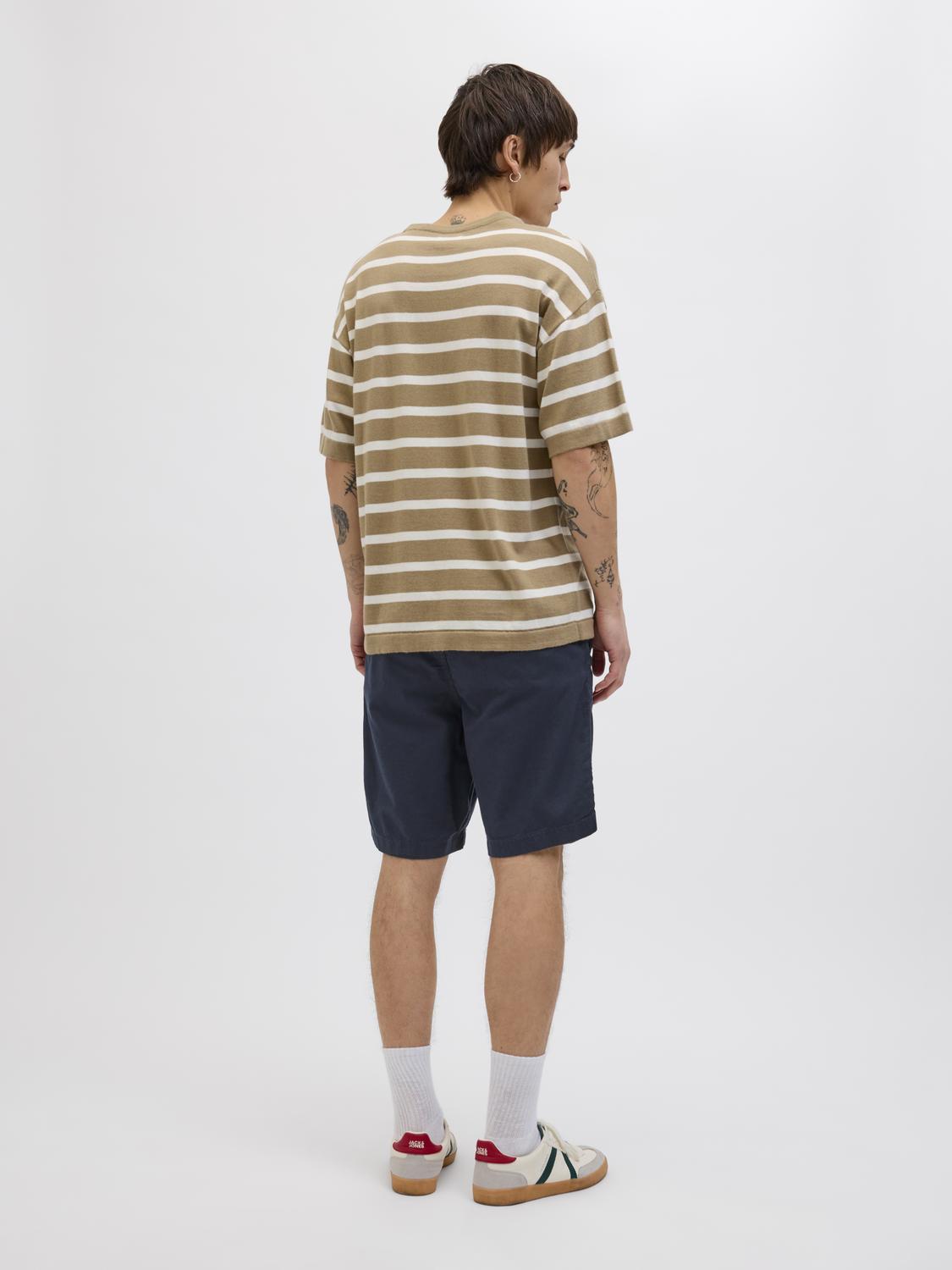 model_shot-back