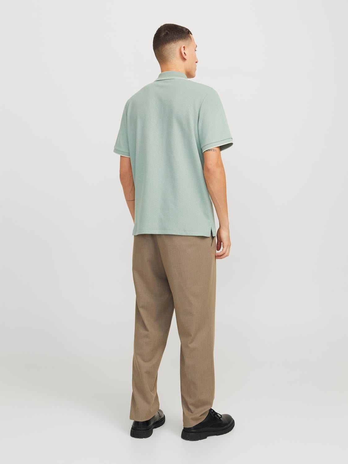 model_shot-back