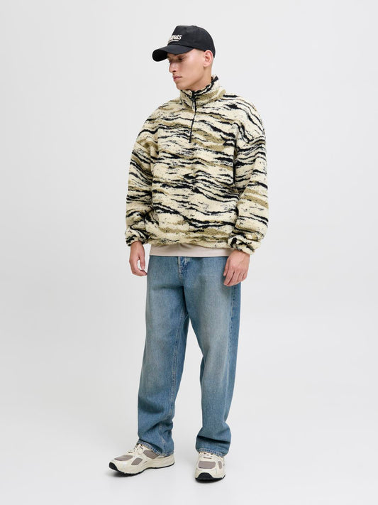 model_shot-front_full