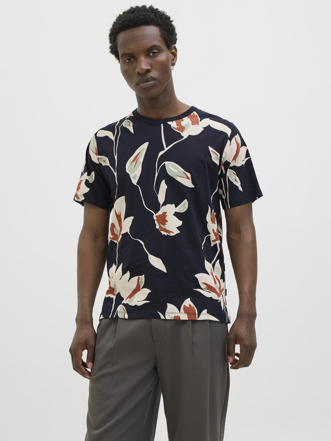 model_shot-front