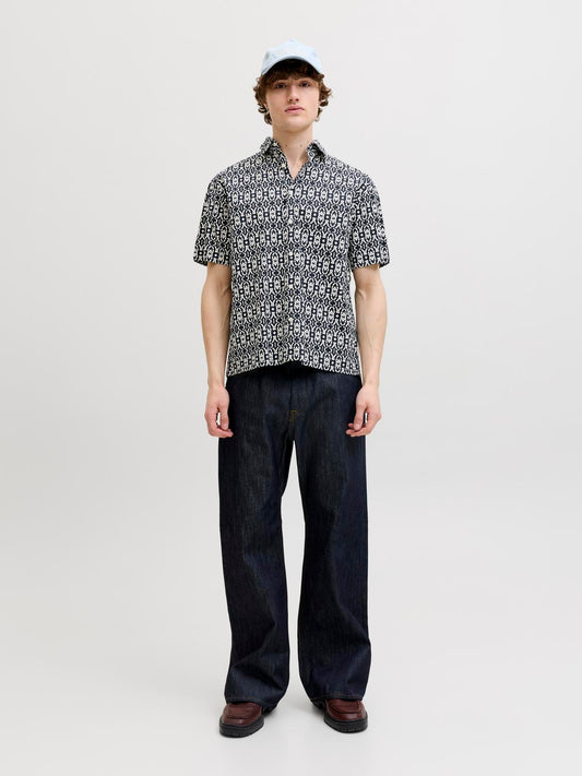 model_shot-front_full