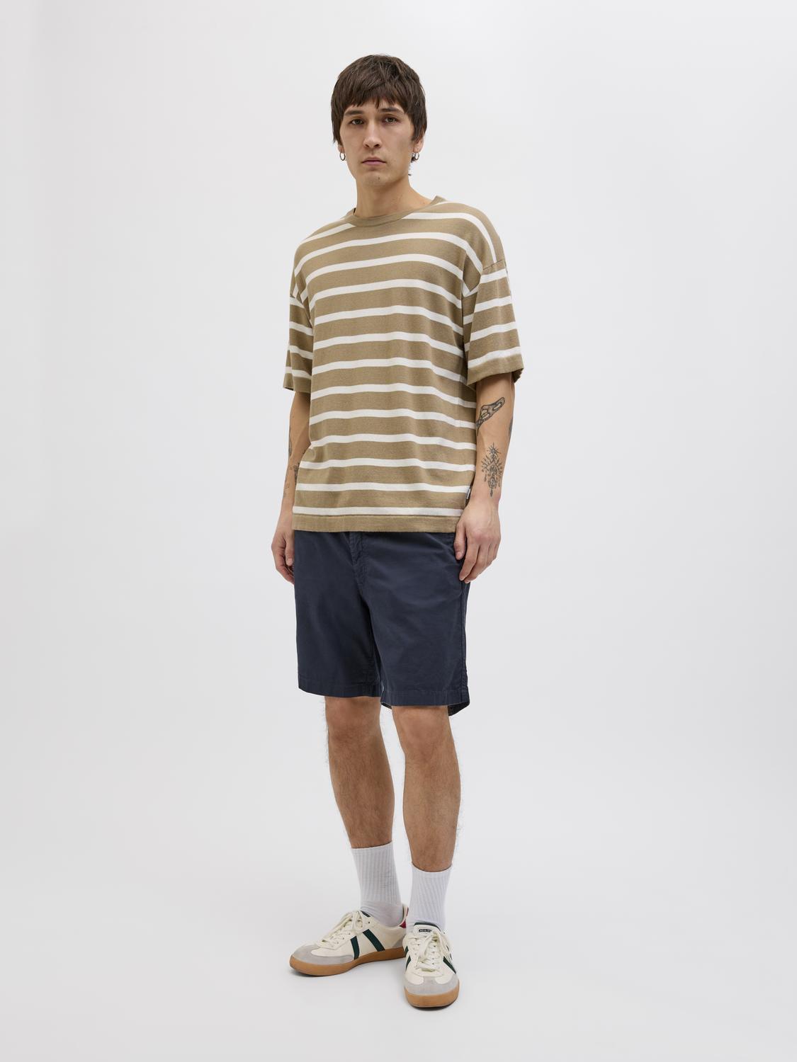 model_shot-front_full