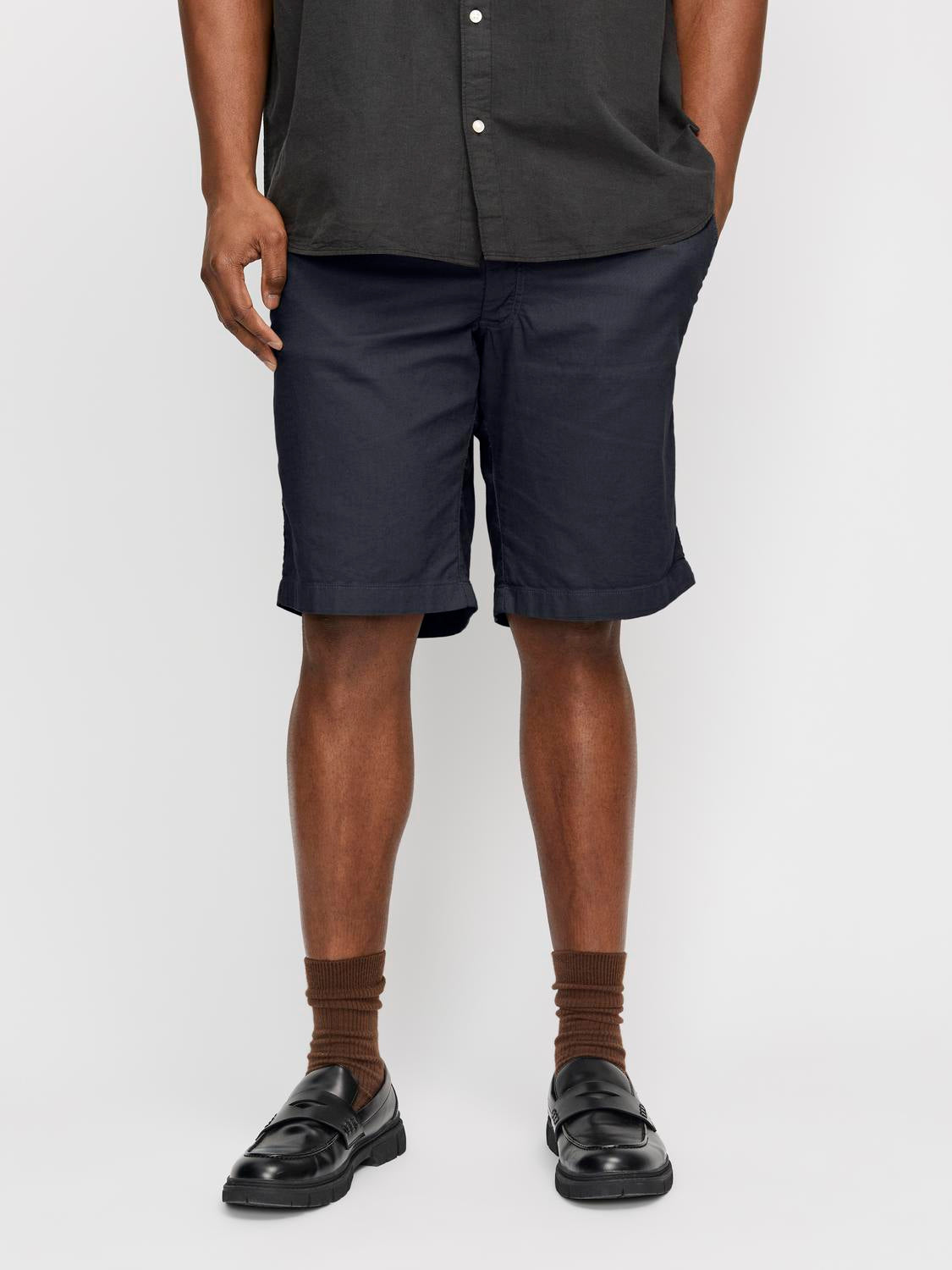 model_shot-front