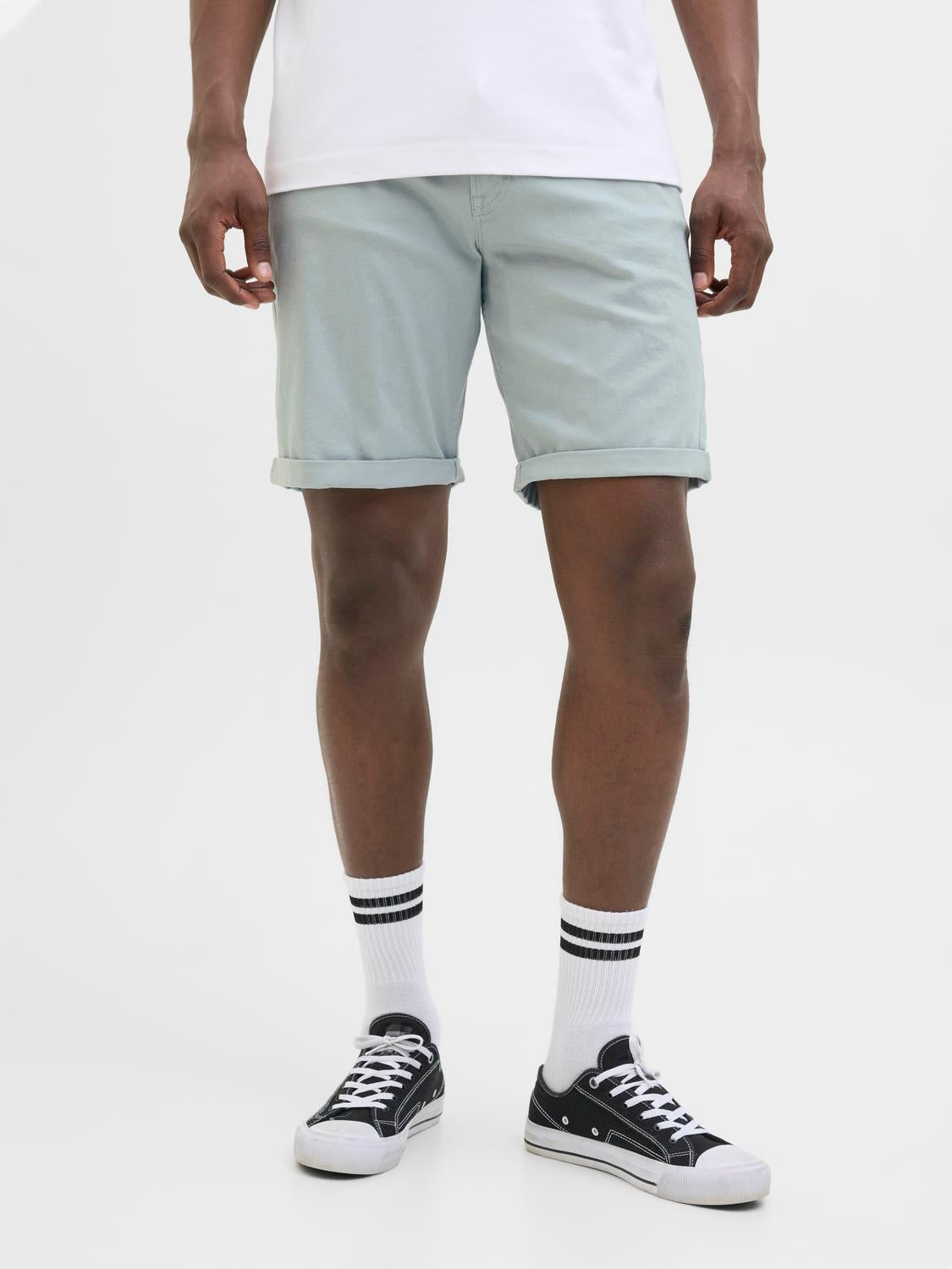 model_shot-front