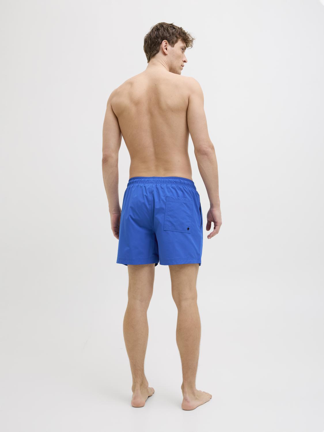 model_shot-back