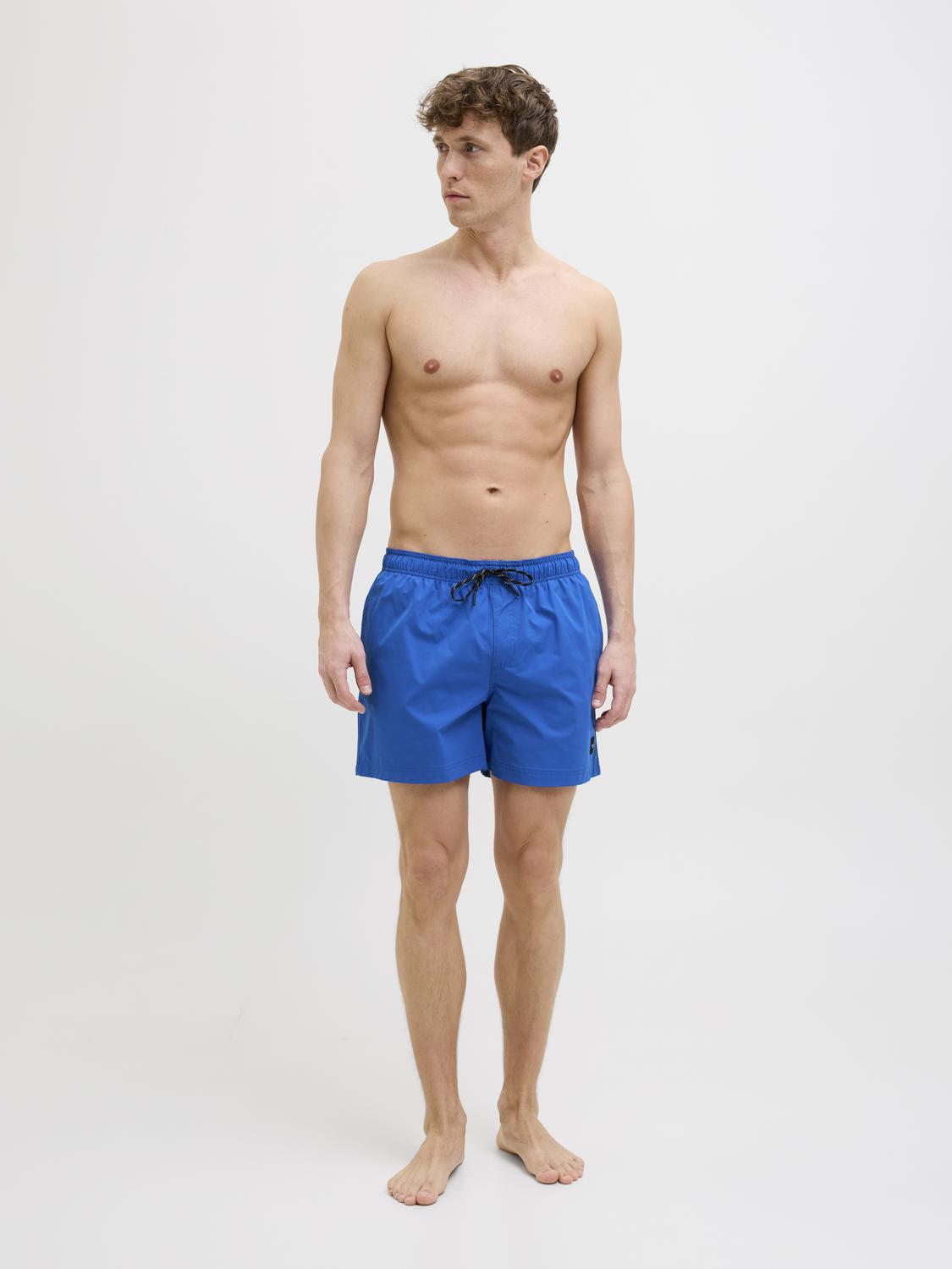 model_shot-front_full
