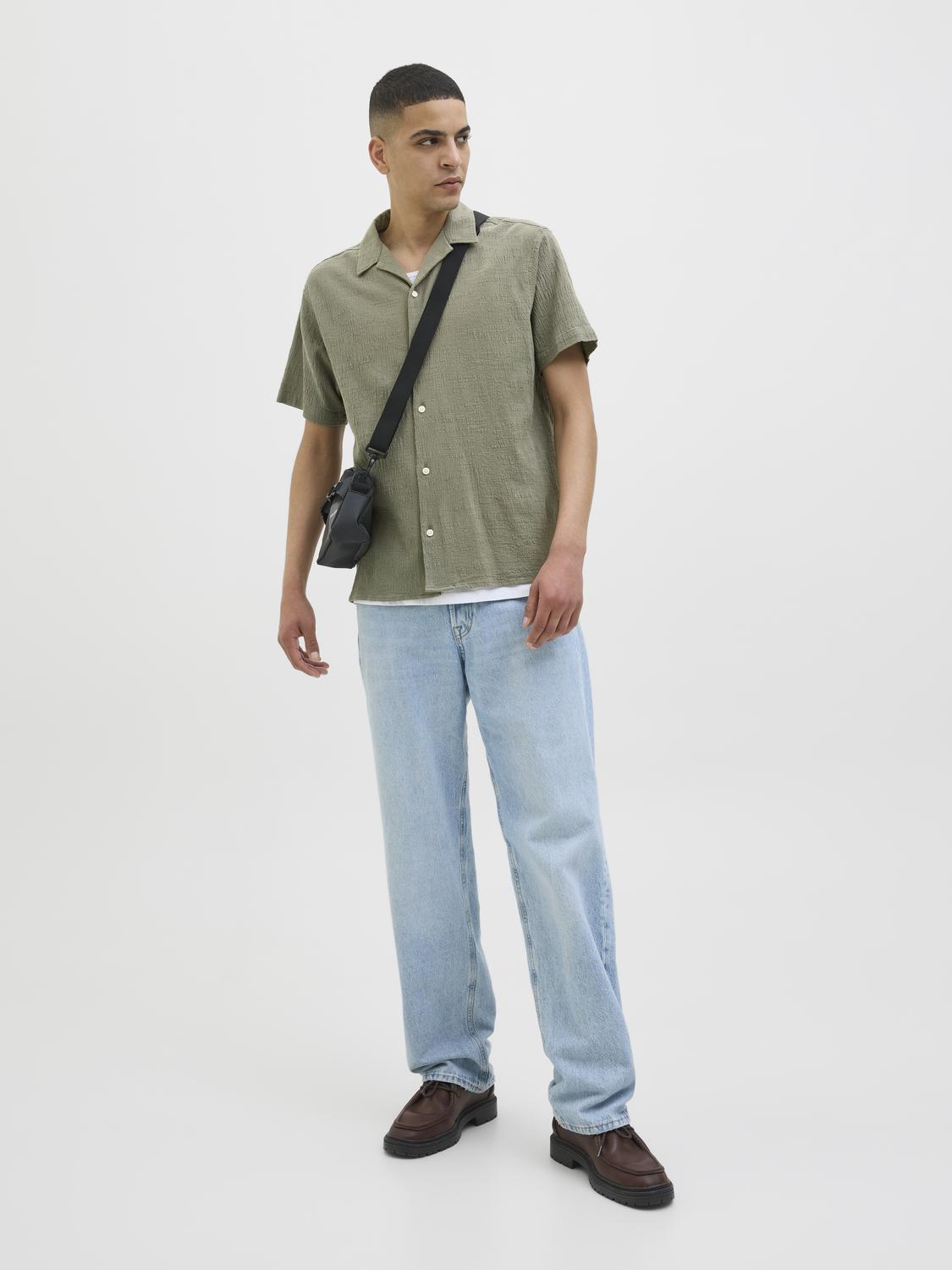 model_shot-front_full