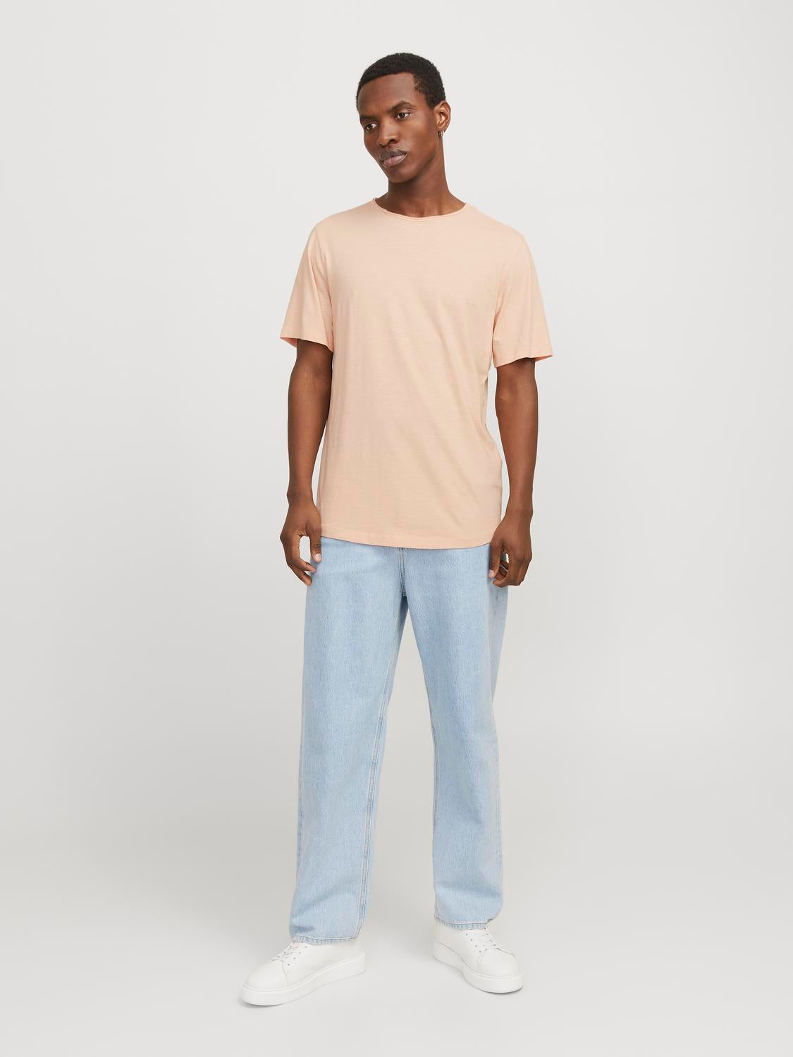 model_shot-front_full