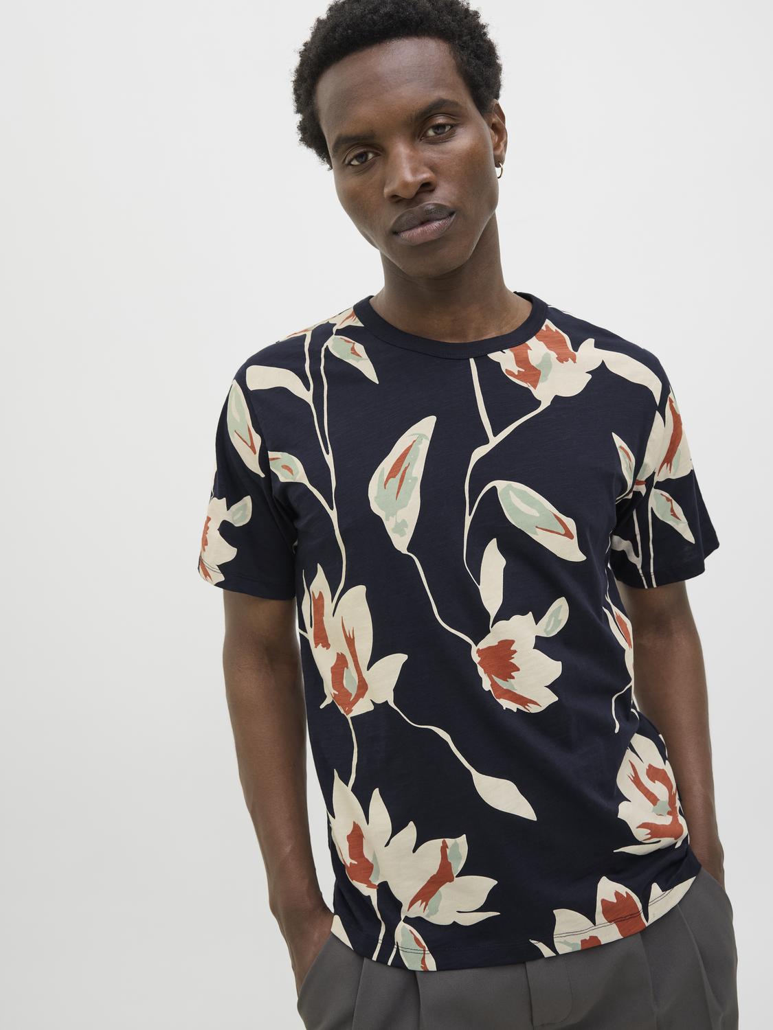 model_shot-creative