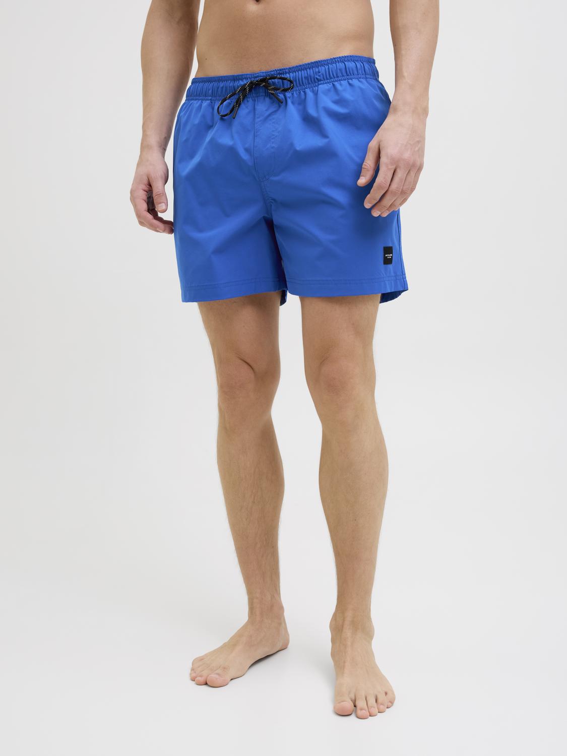 model_shot-front