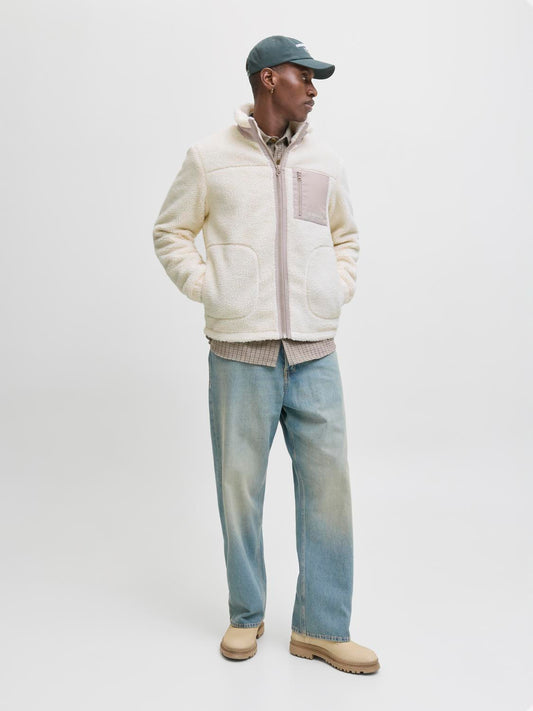 model_shot-front_full