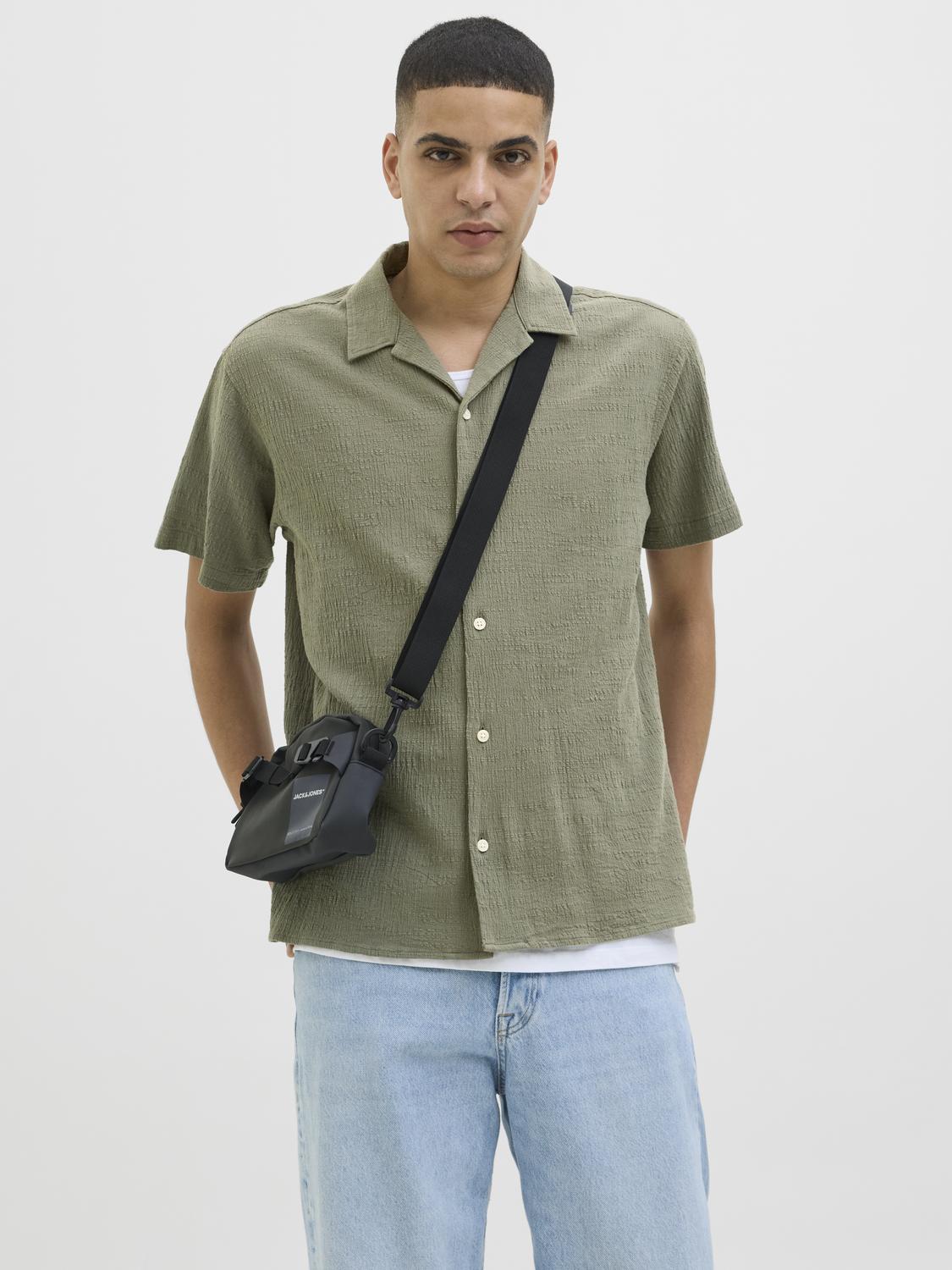 model_shot-front