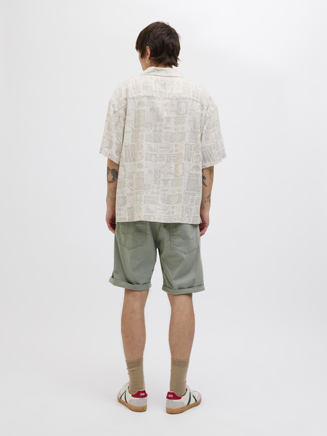 model_shot-back