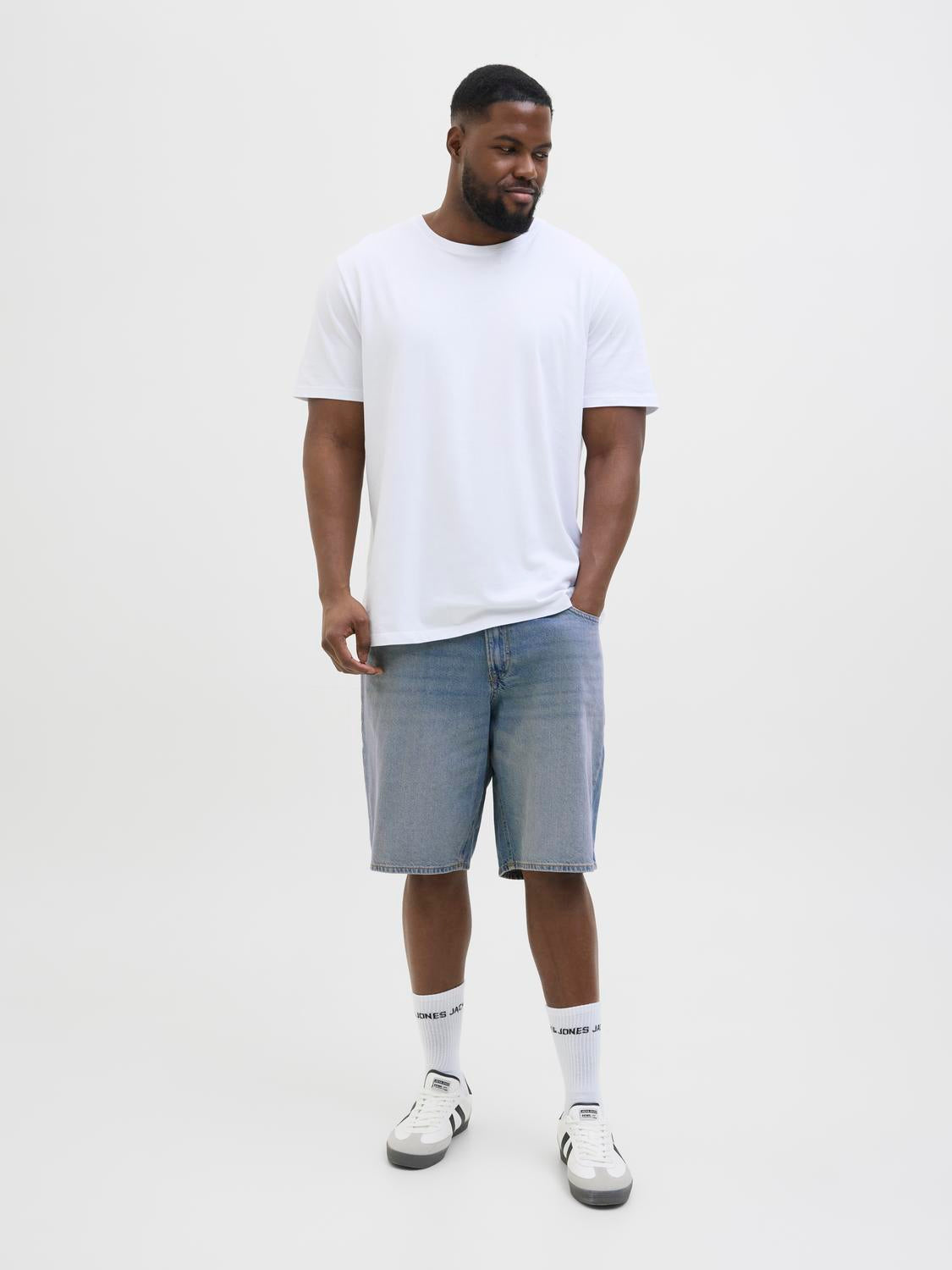 model_shot-front_full