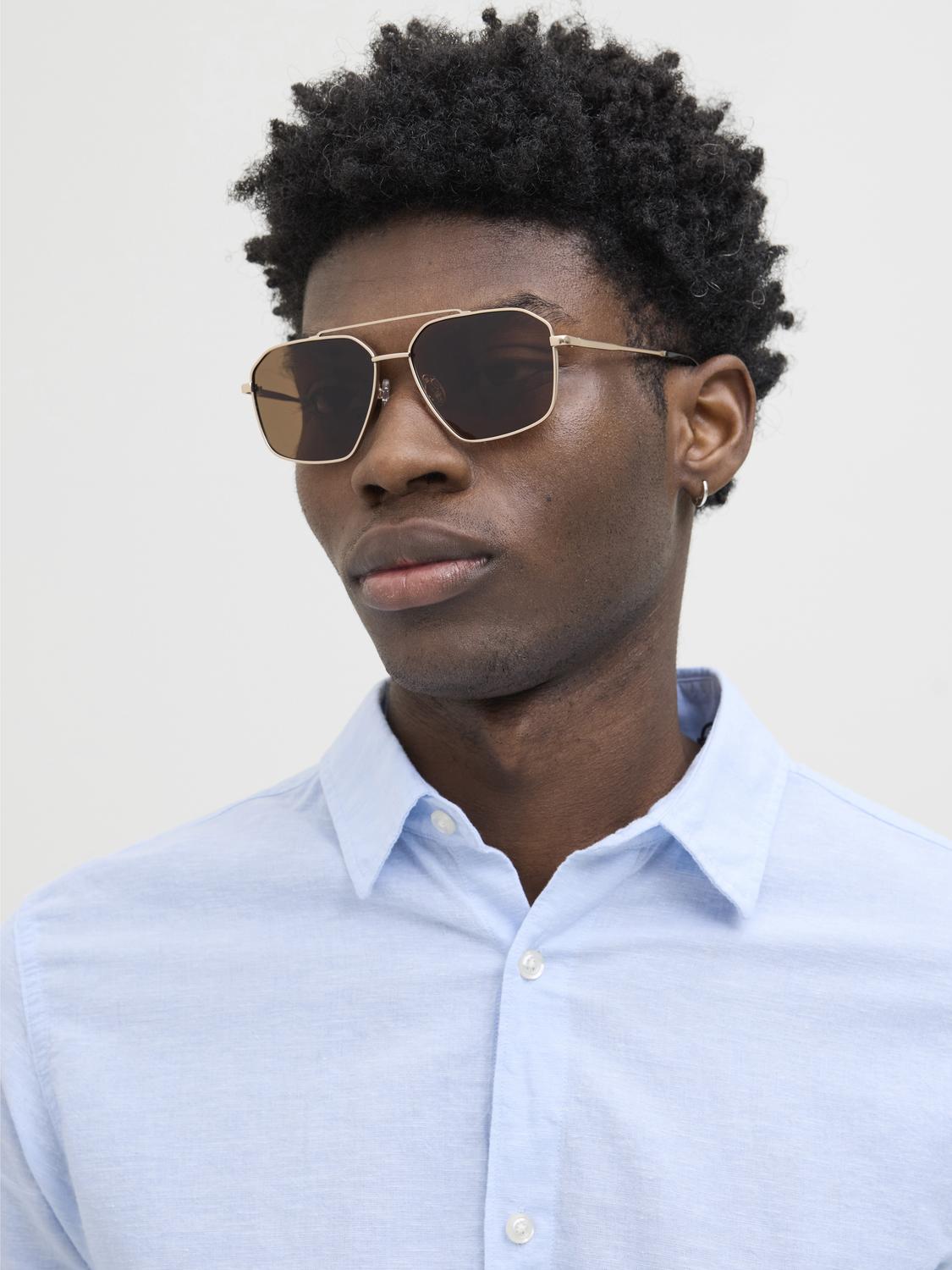 model_shot-front