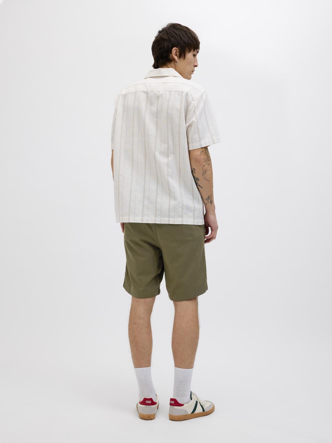 model_shot-back