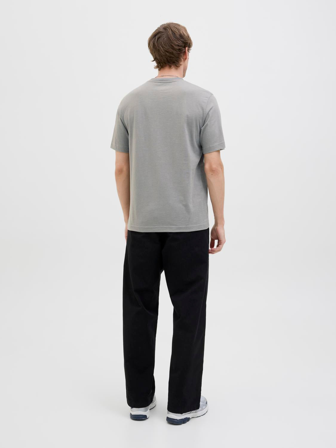 model_shot-back