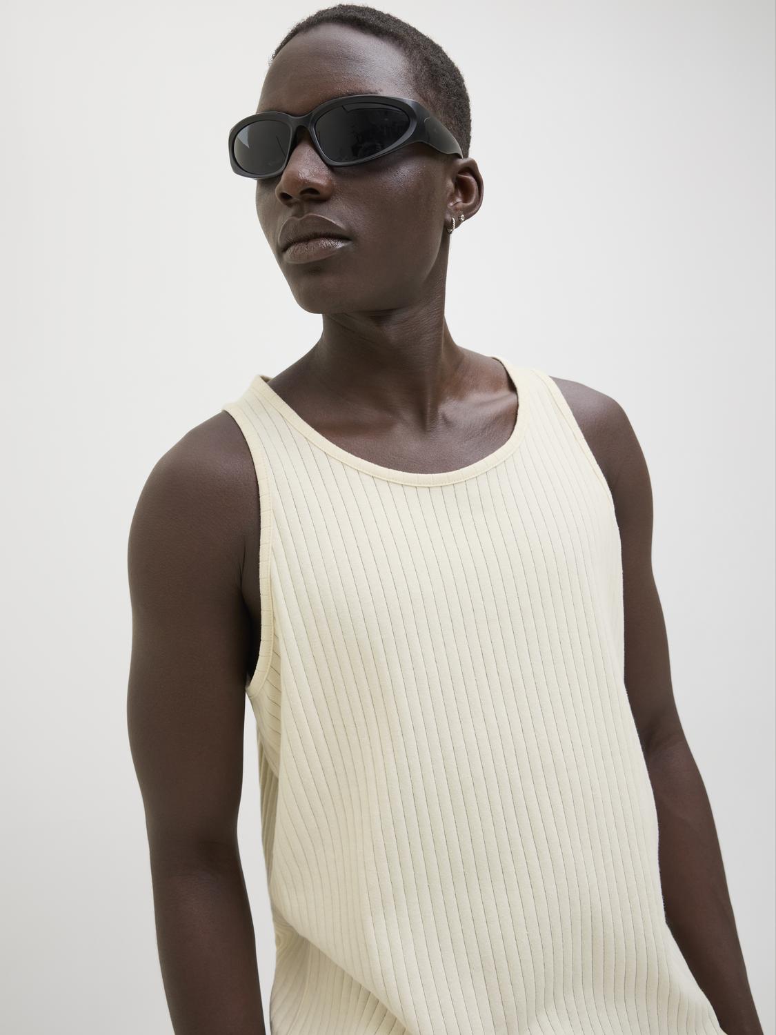 model_shot-creative