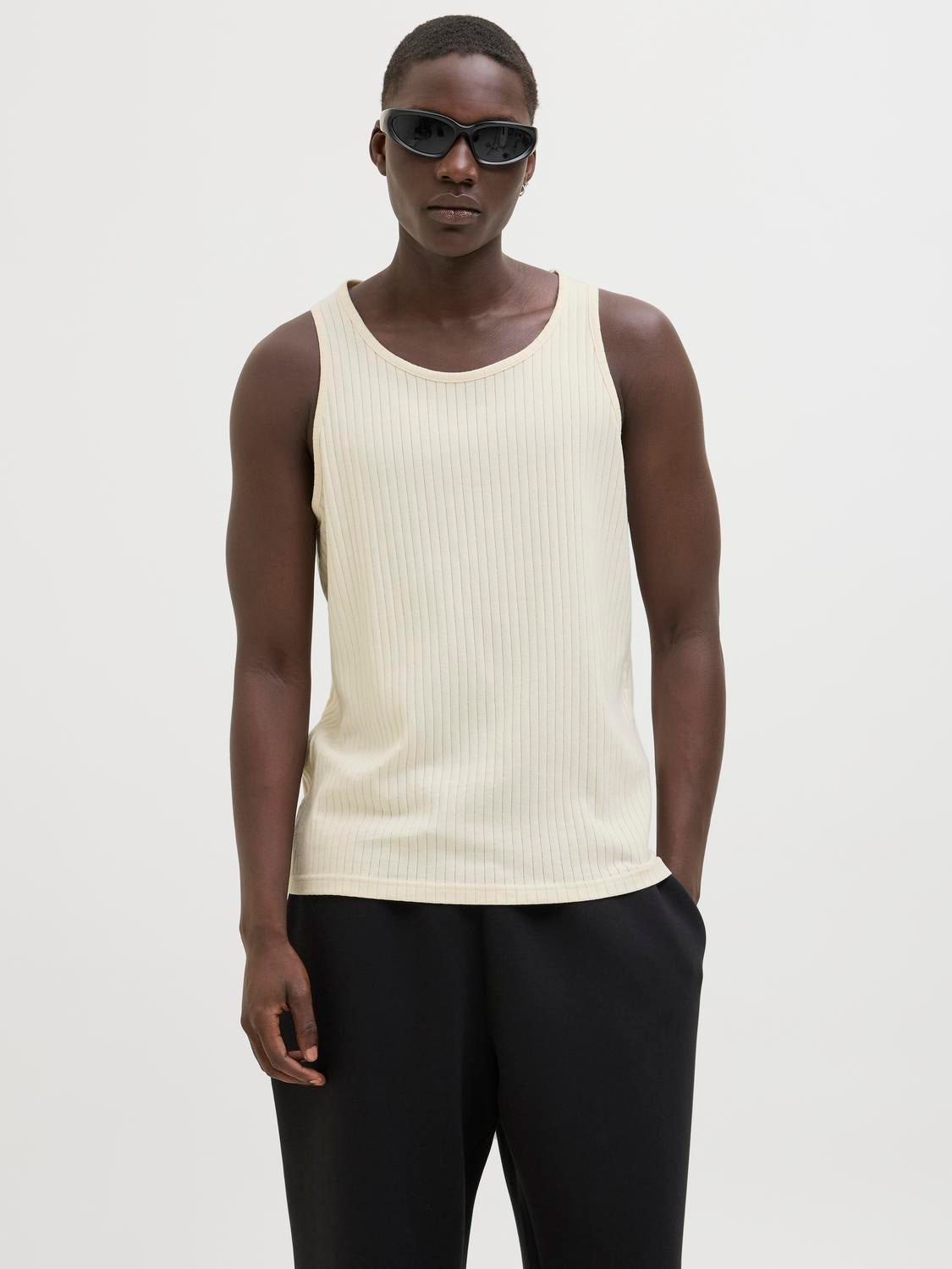 model_shot-front