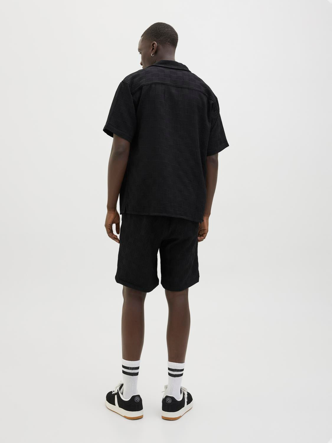 model_shot-back