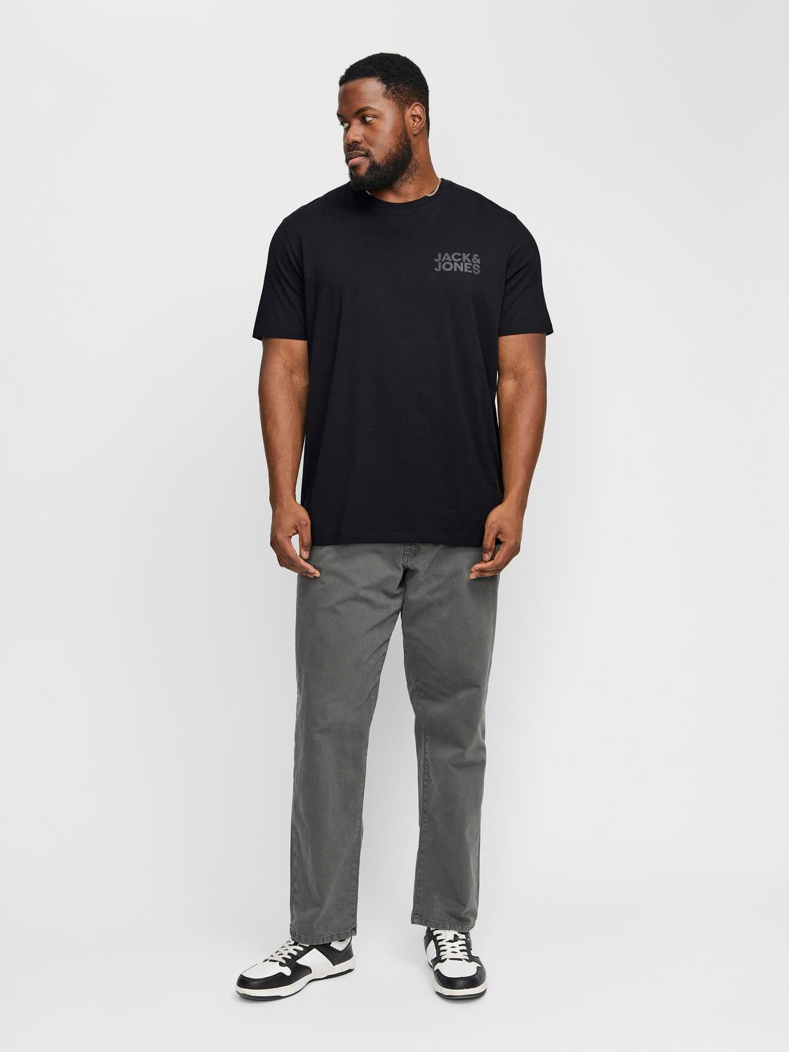 model_shot-front_full