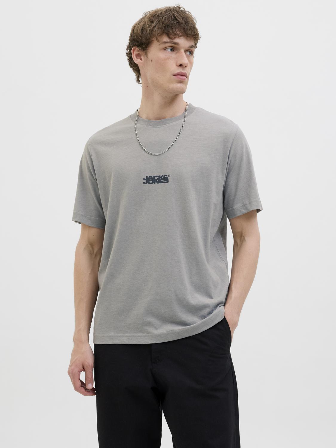 model_shot-front