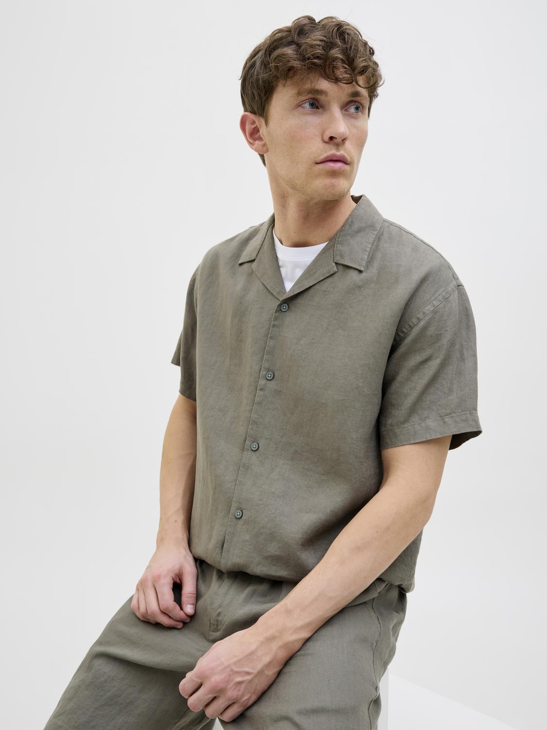 model_shot-creative