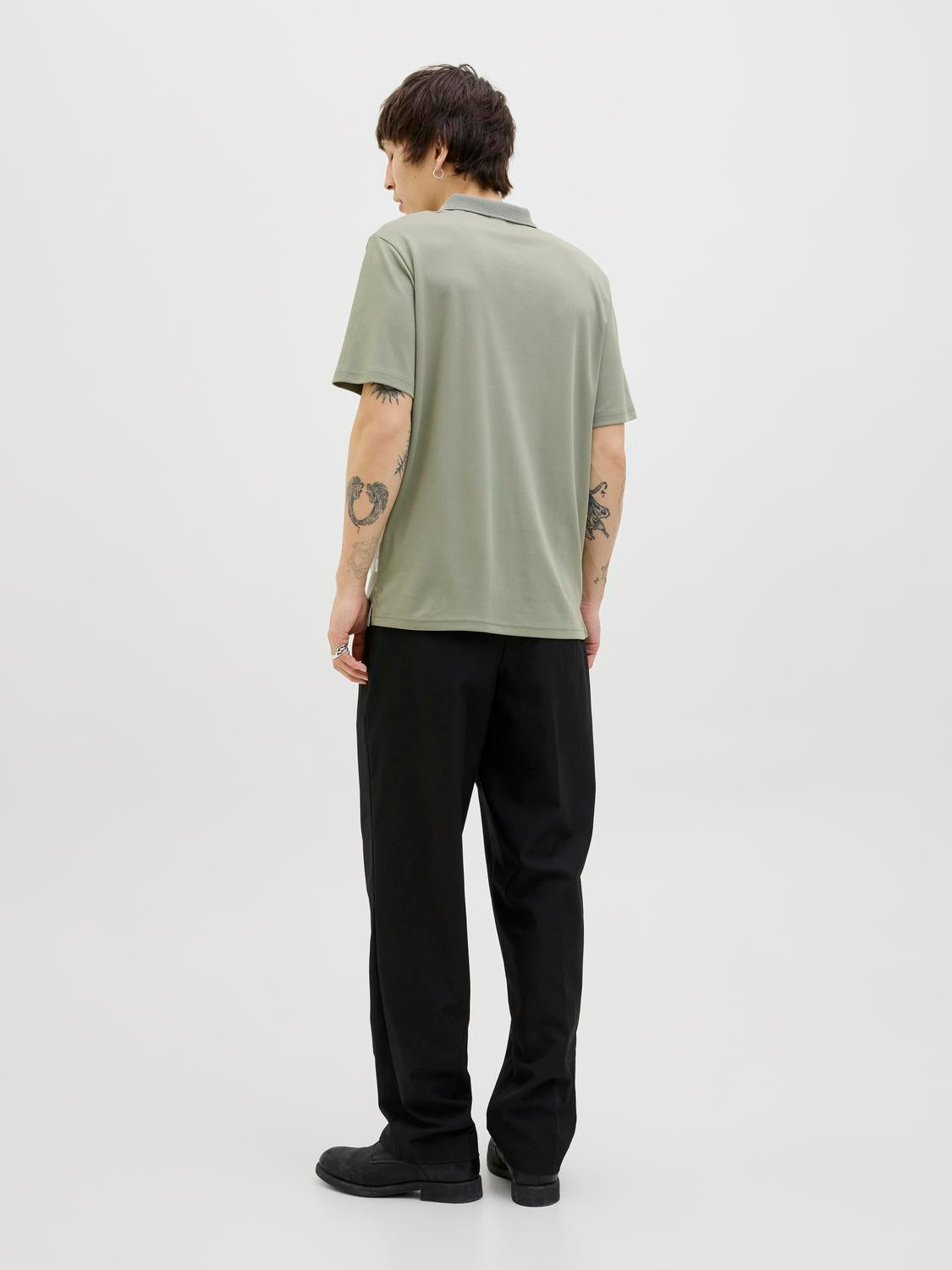 model_shot-back